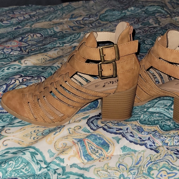 Rue21 etc. Size 8.5 wedge heels - Picture 1 of 5
